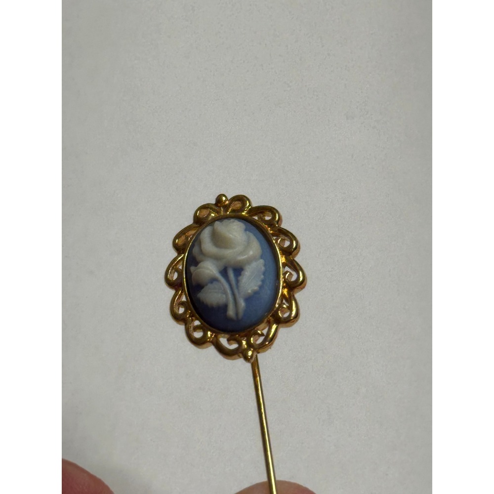 Monet Vintage Gold Tone Blue White Rose Cameo Stick Pin Brooch Floral Jewelry - Picture 4 of 9